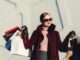 Frau mit Shoppingtaschen